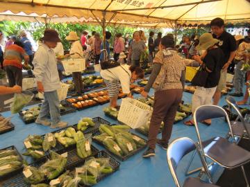 ふれあい市場の様子